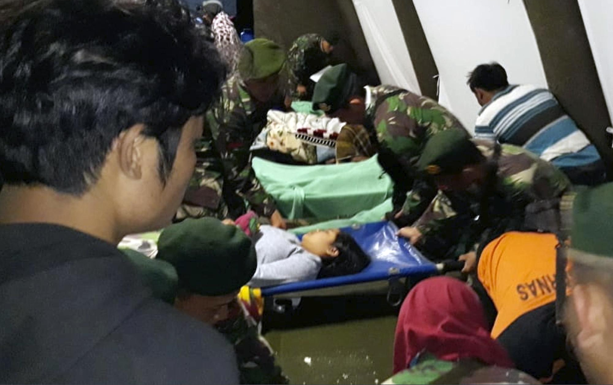 (FOTO) CRNI BILANS ZEMLJOTRESA U INDONEZIJI: Poginule najmanje 82 osobe!