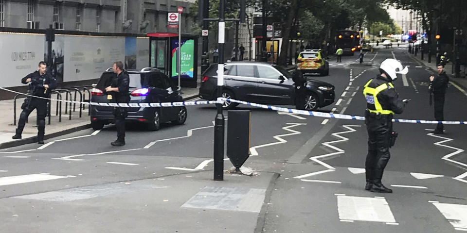 ŠTA SE DOGODILO U LONDONU? Policija povukla bezbednosni alarm, SPOMINJE SE INCIDENT SA MUŠKARCEM U BOLNICI...