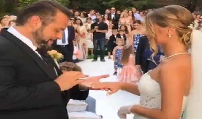 (VIDEO) BOGOLJUB KARIĆ OŽENIO SINA! Luksuzno venčanje na Svetom Stefanu