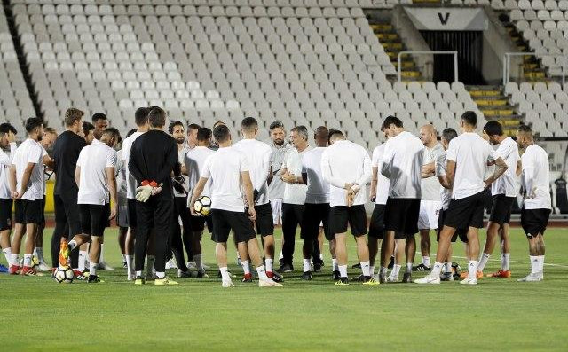 (FOTO) BEŠIKTAŠ ODRADIO TRENING U HUMSKOJ! Vida, Pepe i Kvarežma "osetili travu" na stadionu Partizana! 