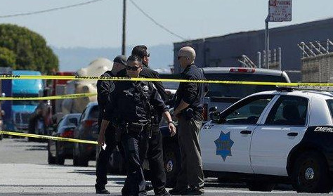 (VIDEO) PUCNJAVA U KALIFORNIJI! Napadač nasumice pucao, ljudi u panici spasavali glavu! Četiri osobe ubijene, 15 ranjeno!