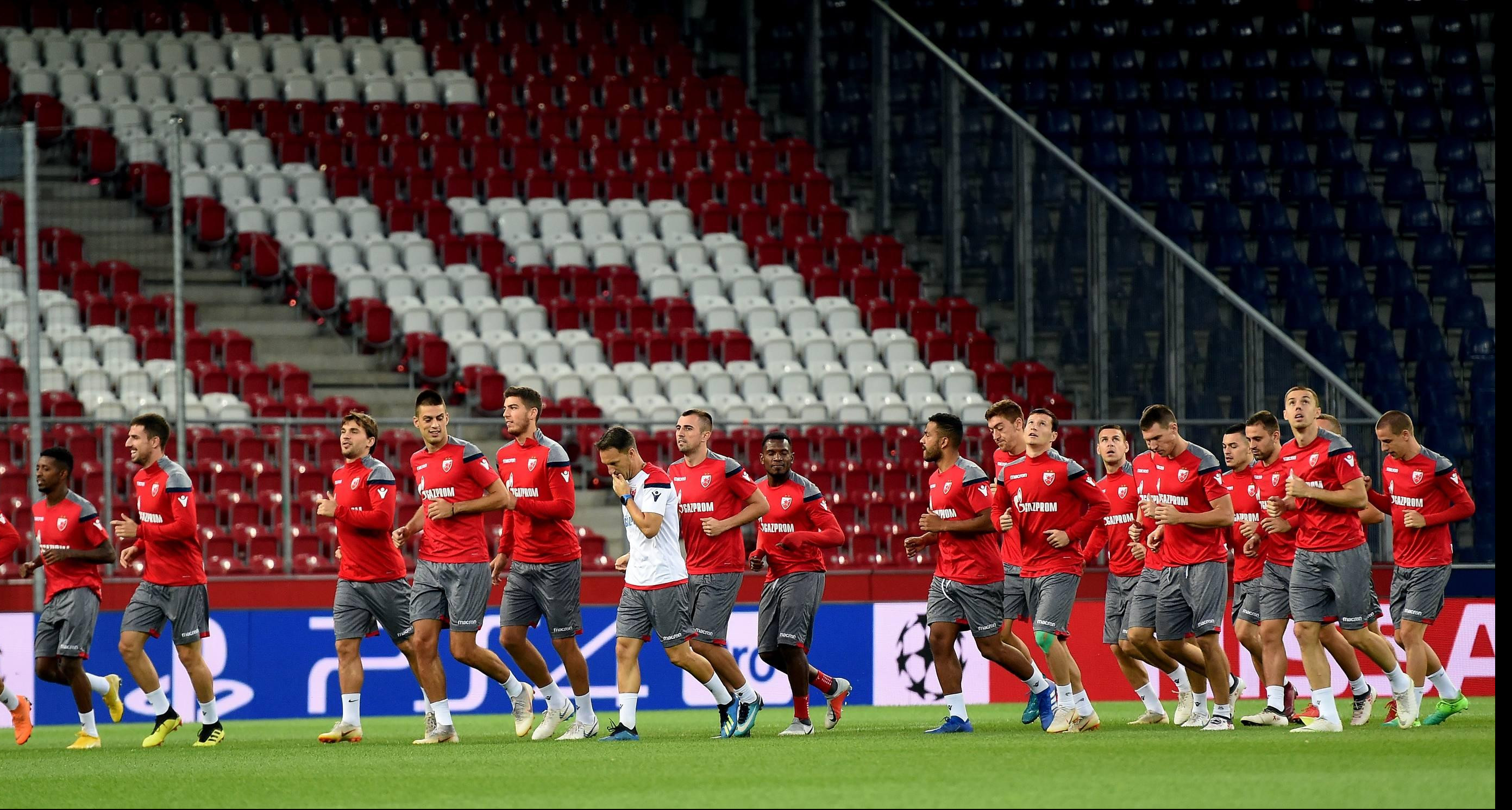 (FOTO) ZVEZDA OSETILA "RED BUL ARENU"! Ebisilio spreman, crveno-beli odradili trening!