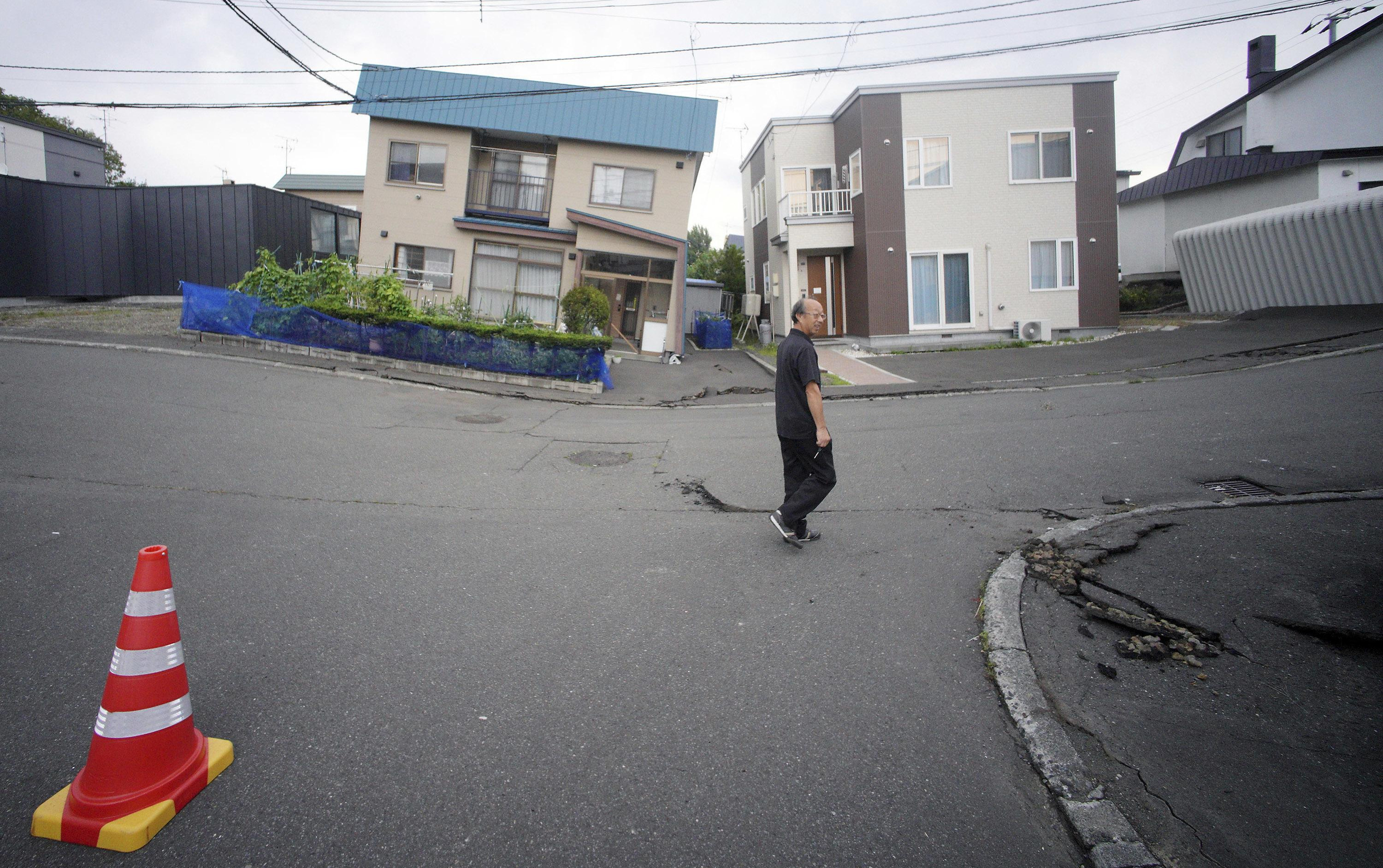 (FOTO) SVE VIŠE ŽRTAVA ZEMLJOTRESA U JAPANU: Stradalo najmanje 39 osoba, traga se za još nestalih! Novi bilans - 