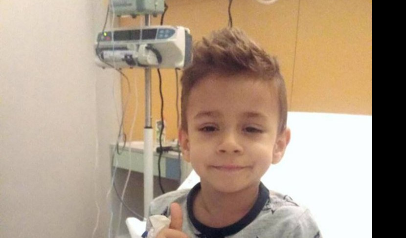 (FOTO) DEČAK LAVLJEG SRCA! Pogledajte prvu fotku malog Dušana iz bolnice u Barseloni! ON MORA DA POBEDI!