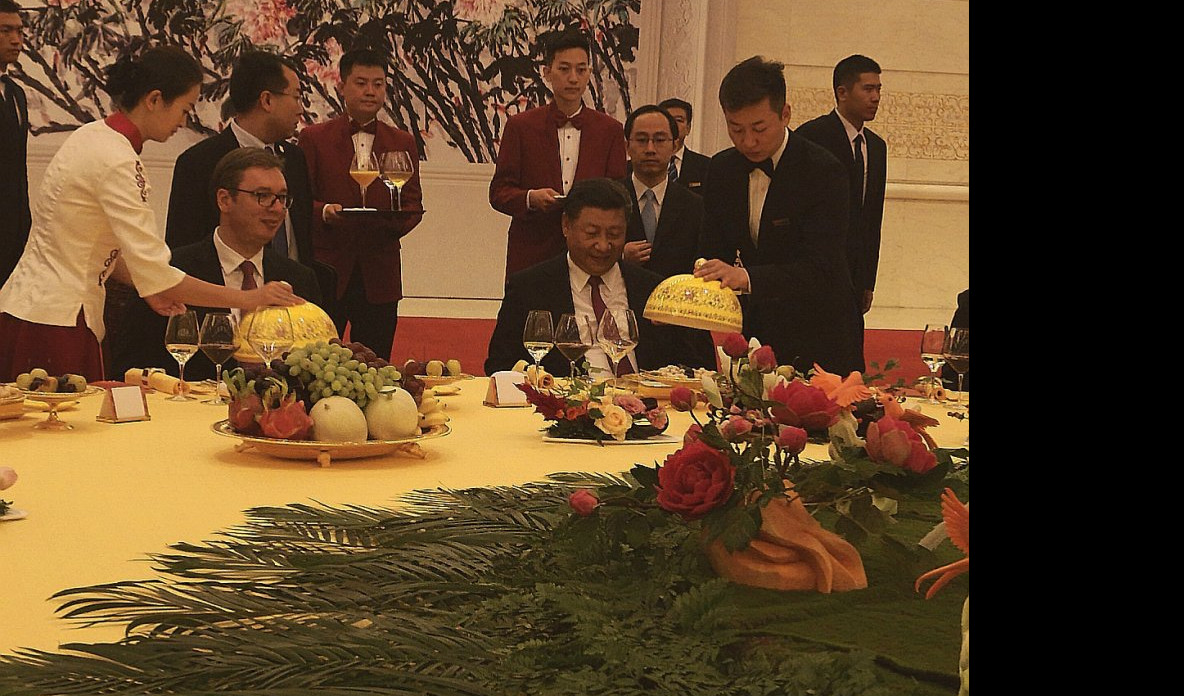 (FOTO) SI ĐINPING PRIREDIO SVEČANU VEČERU ZA VUČIĆA! Predsednik Kine ukazao veliku čast srpskom kolegi!