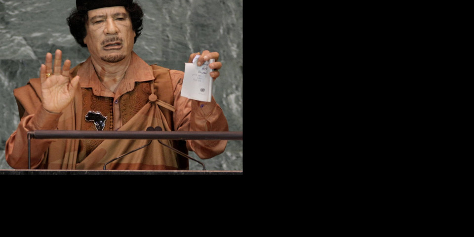 NE SHVATAJU DA JE TO SISTEM U KOJEM NAJVEĆI PAS POJEDE OSTALE! Gadafijev poslednji govor koji je UZDRMAO SVET!