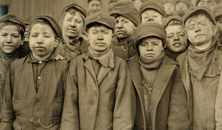 (FOTO) TEŠKO VAM JE NA POSLU? Pogledajte klince iz 1900. na svojim radnim mestima!