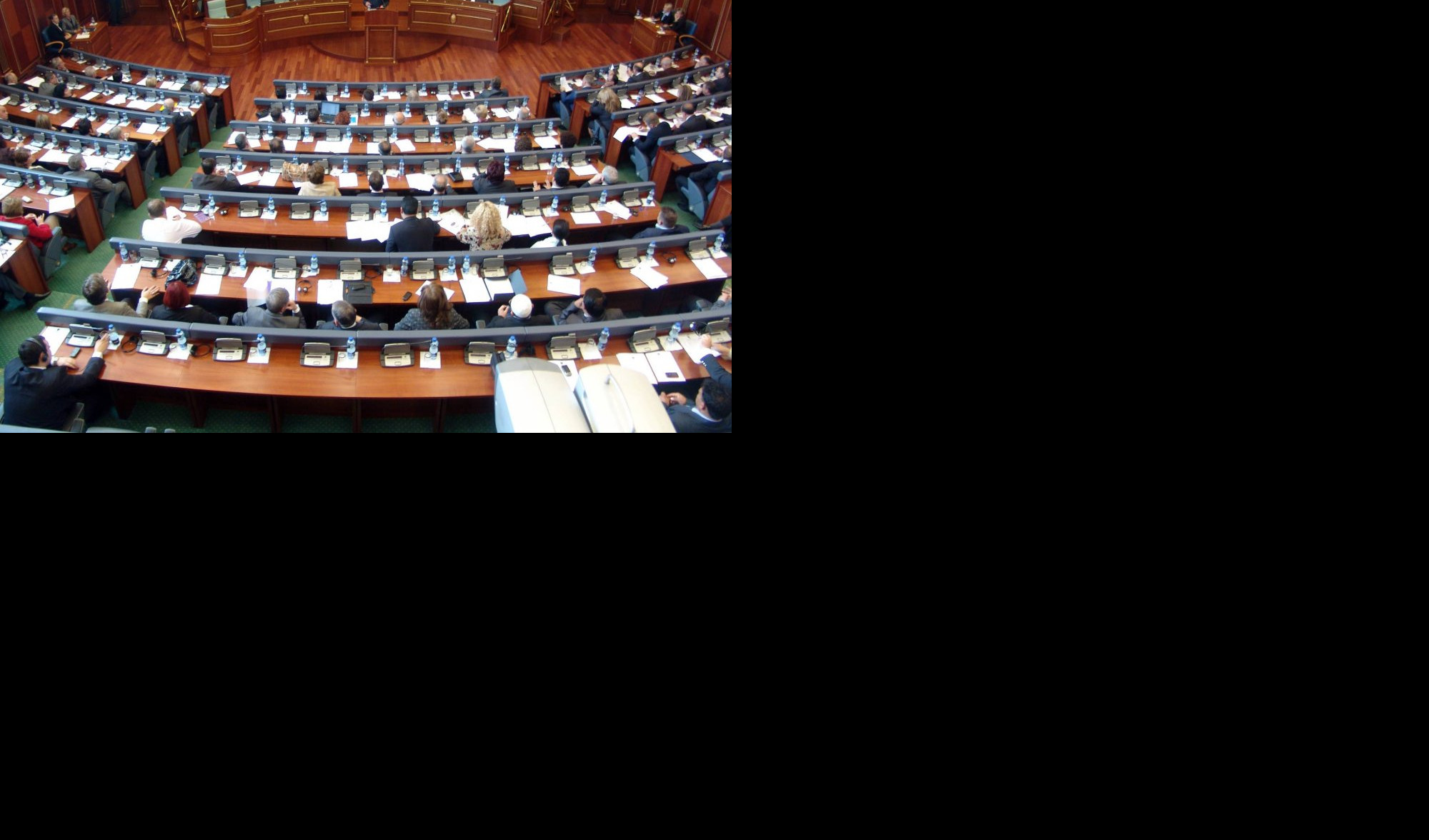 PRIŠTINA BEZ STAVA O DIJALOGU: Vanredna sednica kosovskog parlamenta kasni, NEMA KVORUM!