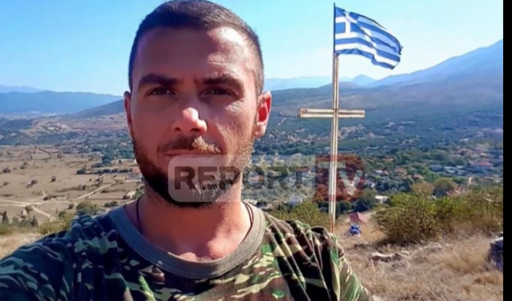 (VIDEO) ŠOK U ATINI, ALBANSKA POLICIJA UBILA GRKA: Konstantin se pobunio, policajci SA GROBLJA SKIDALI GRČKU ZASTAVU!