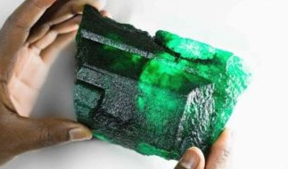 DRAGULJ NIKAD VEĆI: U Zambiji pronađen ogroman smaragd vredan 2,5 miliona dolara!