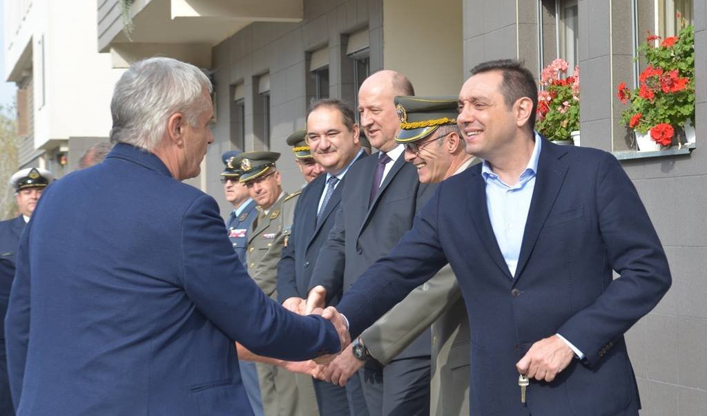 (FOTO) VULIN U NOVOM SADU: Od početka godine stanovi za 667 pripadnika Vojske Srbije
