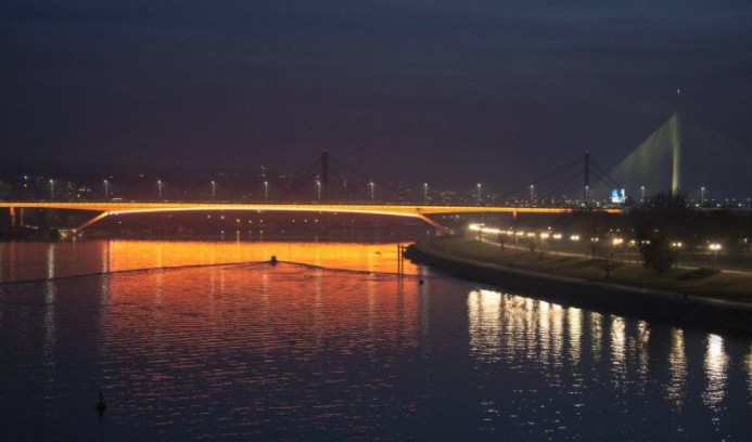 (FOTO) VESIĆ: Novo dekorativno osvetljenje na mostu "Gazela"!