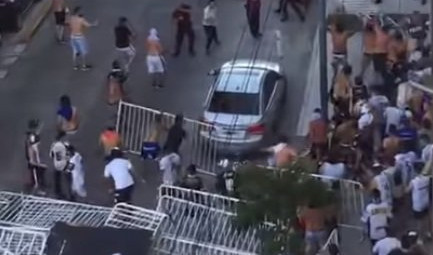 (VIDEO) OPŠTI HAOS POSLE MEČA TREĆE LIGE! Povređeno čak 17 policajaca!