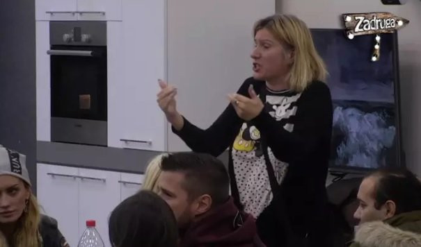 (VIDEO) LUDILO U ZADRUZI! Mina nasrnula na Jelenu Golubović, OBEZBEĐENJE ODMAH REAGOVALO!