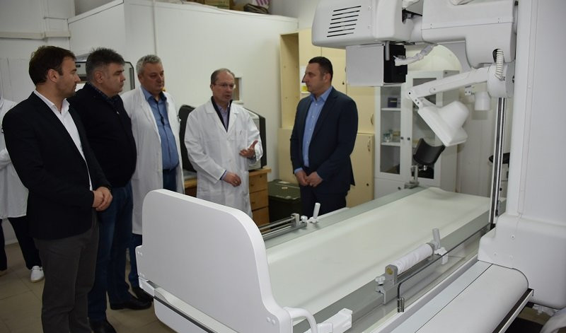 (FOTO) ULAGANJE U ZDRAVSTVO: Bolnica u Gračanici dobila novi rentgen aparat!