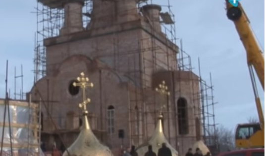(VIDEO) SRBI ZOVU PUTINA U BANSTOL: Žrtvama "Oluje" podigli crkvu po uzoru na rusku, NADAJU SE DVOJICI PREDSEDNIKA!