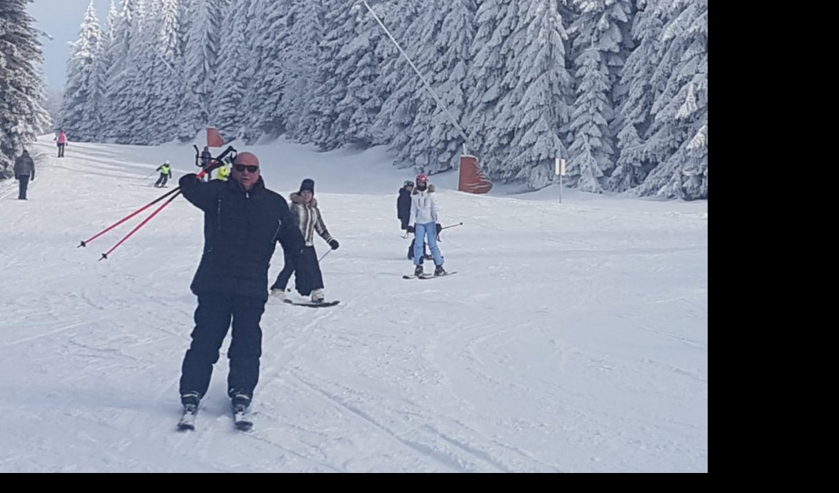 (VIDEO) PALMA NA KOPU! Lider JS Novu godinu započeo na skijama!