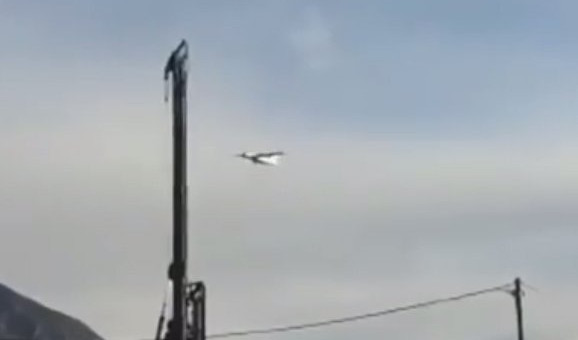 (VIDEO) LJULJAJ ME NEŽNO! Pogledajte šta je vetar uradio avionu iznad Tivta - KAKO LI JE BILO PUTNICIMA?