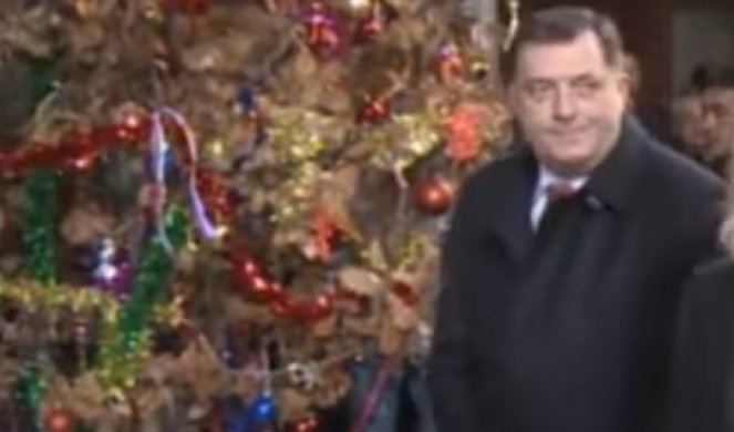 TO MILE, SRPSKI DOMAĆINE! Dodik uneo badnjak u zgradu Predsedništva u Sarajevu