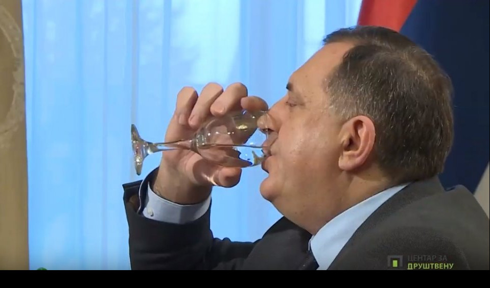 (HIT VIDEO) DA JE DRINA ČAŠA VODE, JA BIH JE POPIO... Ovako je Milorad Dodik objasnio kako bi UKINUO GRANICU IZMEĐU SRBIJE I RS!