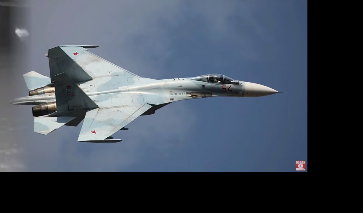 (VIDEO) RUSKA VOJSKA OBJAVILA SNIMAK PRESRETANJA ŠPIJUNSKOG AVIONA NAD BALTIKOM! Pogledajte kako lovac Su-27 udaljava švedski avion od ruske granice!