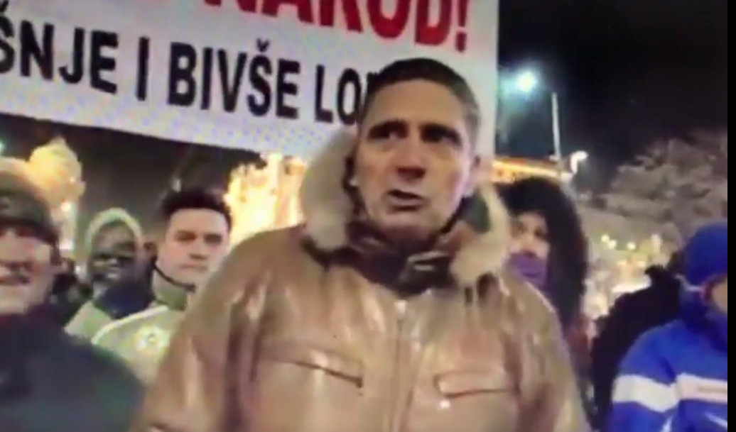 (VIDEO) TADIĆ, ĐILAS, JEREMIĆ I OSTALA BAGRA MORAJU DA ODU SA POLITIČKE SCENE! Sandulović na protestu brutalno isprozivao lidere opozicije!