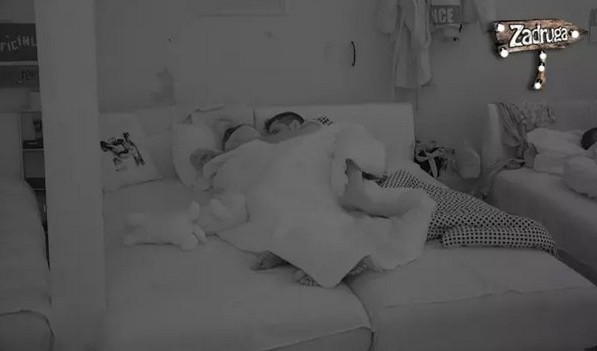 (VIDEO) PAO SEKS NAKON POMIRENJA! Luna i Marko GUŽVALI postelju u ranim jutarnjim satima!