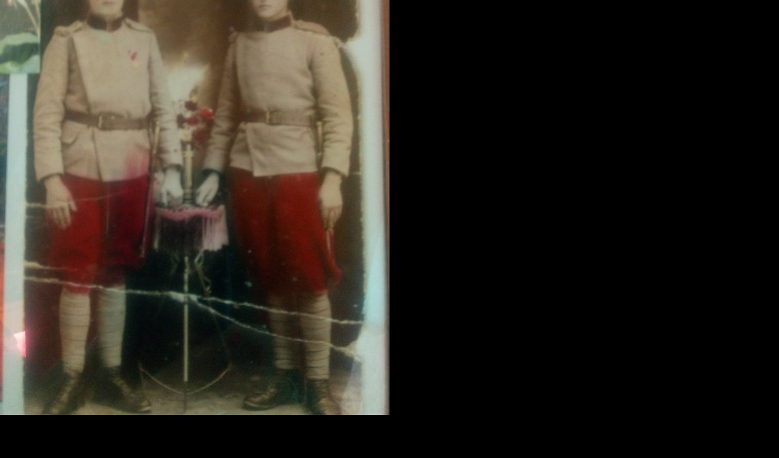 (FOTO) POŽUTELA SLIKA ZLATA VREDNA! Sreten Matić vlasnik je jedne od najstarijih fotografija u boji u svom kraju!