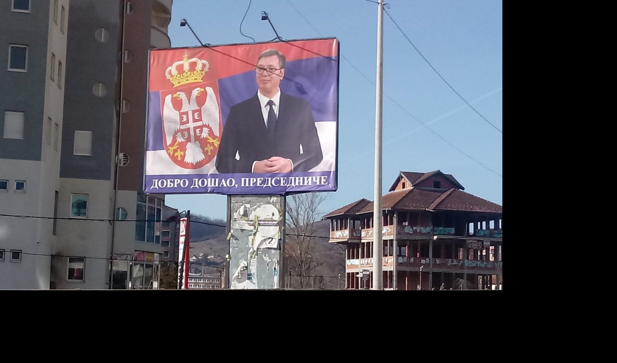 (FOTO) BUDUĆNOST SRBIJE! Predsednik Aleksandar Vučić obilazi Raški okrug, u Tutinu postavljeni bilbordi dobrodošlice!
