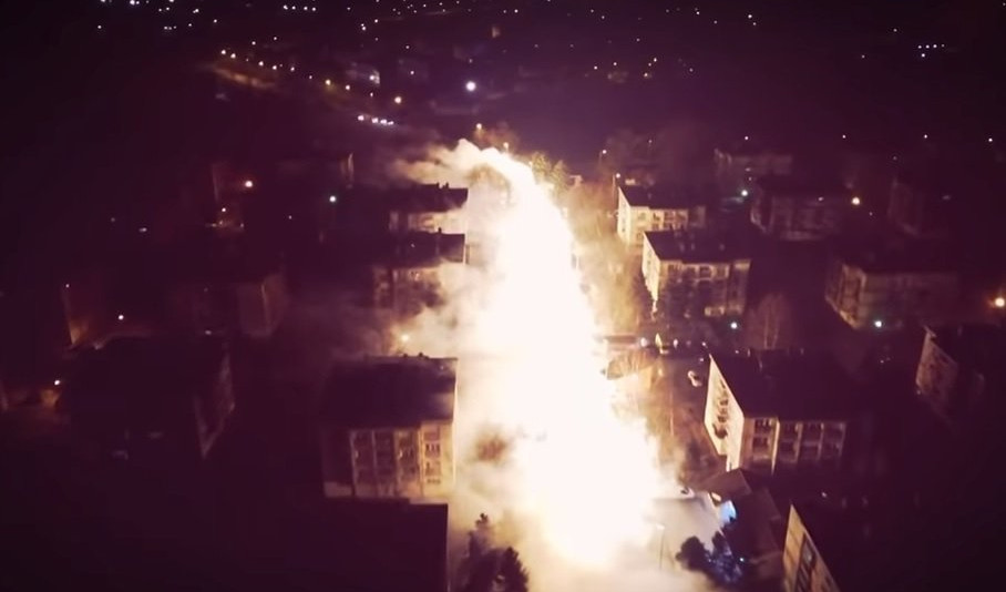 (VIDEO) NOVA DERBI UVERTIRA! "Grobari" "zapalili" ulicu u svom čuvenom kraju!