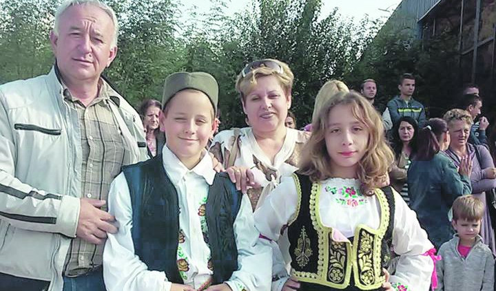 (FOTO) MILETIĆI SE IZ KRUŠEVCA PRESELILI NA KOSMETI! Srpska porodica iz centralne Srbije otišla u selo kod Peći!