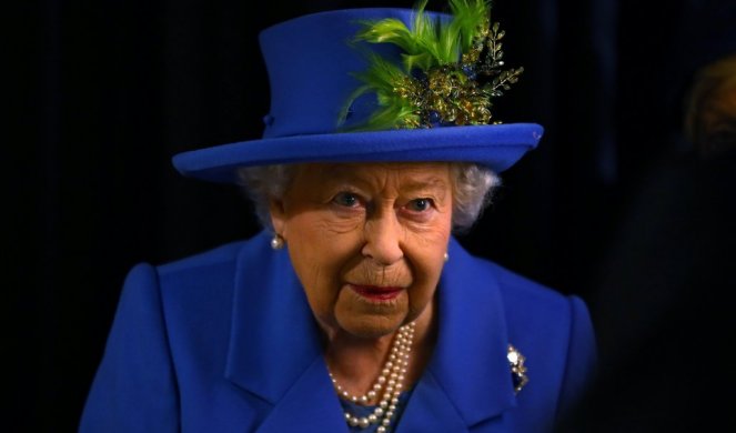 NAJČUDNIJE KRALJEVSKO PRAVILO! Kraljica Elizabeta II nikome u porodici ne dozvoljava OVO!