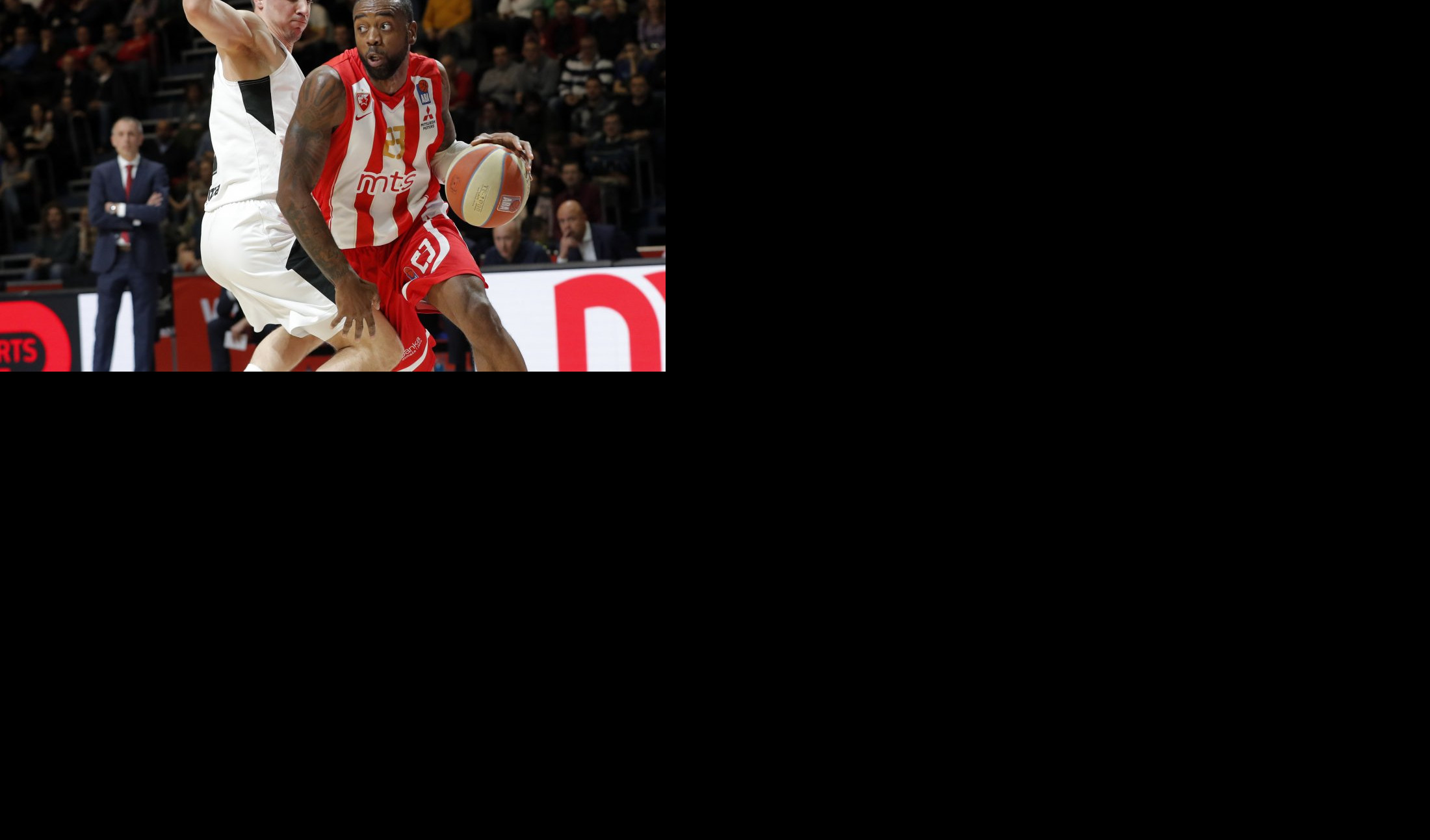 (FOTO) SPECIJALNA PODRŠKA! Jedan košarkaš Crvene zvezde ima dupli razlog da pobedi Partizan!