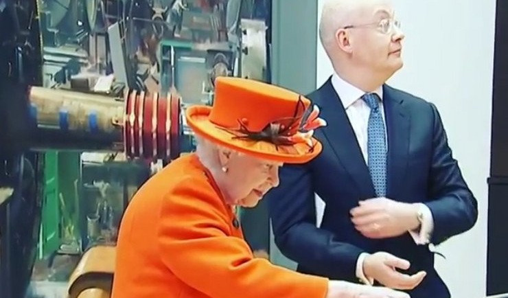 (FOTO/ VIDEO) BRITANSKA KRALJICA KOPIRA VUČIĆA! Elizabeta Druga objavila prvi post na Instagramu!