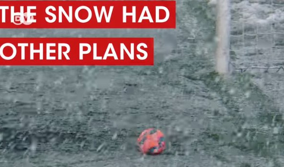 (VIDEO) U HANOVERU VIŠE NEĆE VOLETI SNEG! Već su videli loptu u mreži, a ona se zbog padavina zaustavila na liniji!