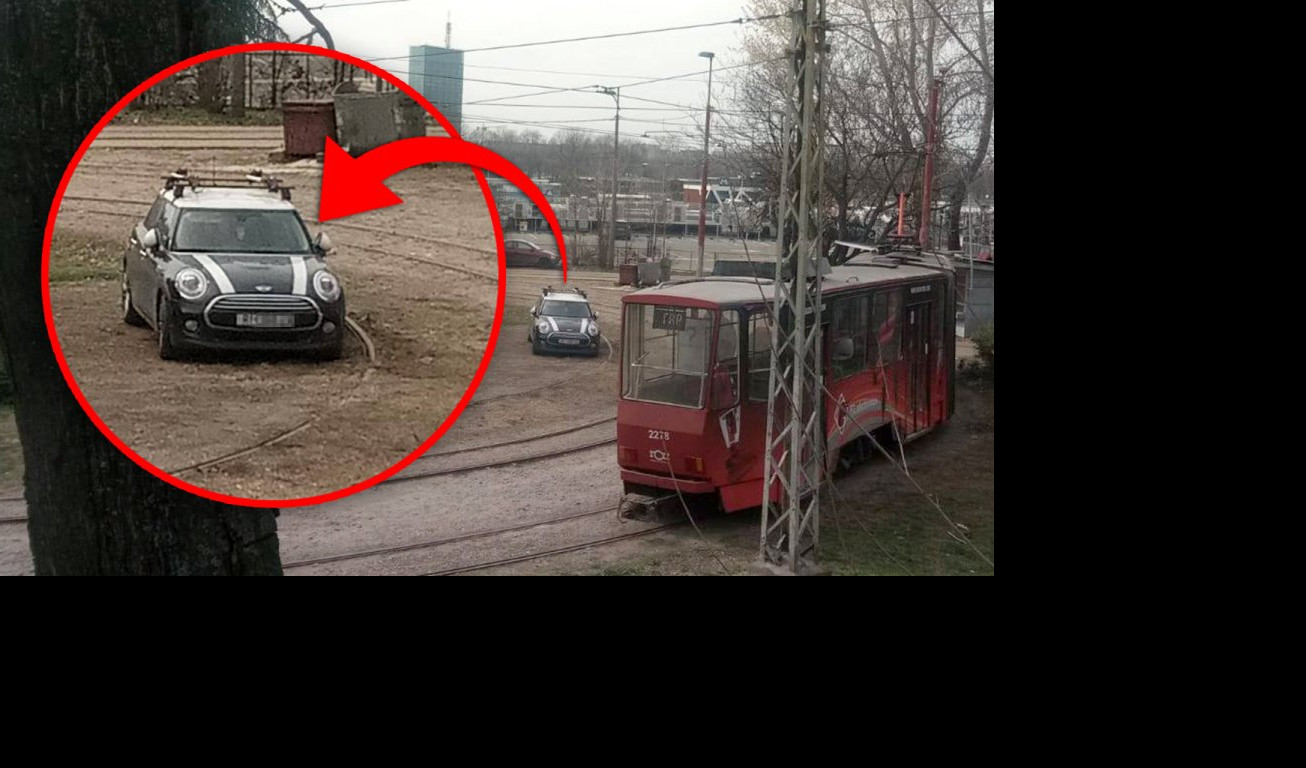 (FOTO) INVAZIJA BAHATIH HRVATA NA BEOGRAD! Riječanin se parkirao nasred tramvajskih šina!