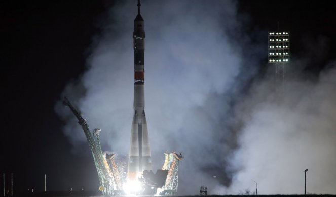 (VIDEO) SOJUZ ODNEO RUSA I AMERE U SVEMIR:  U Bajkonuru lansirana raketa ka MSS sa troje astronauta!