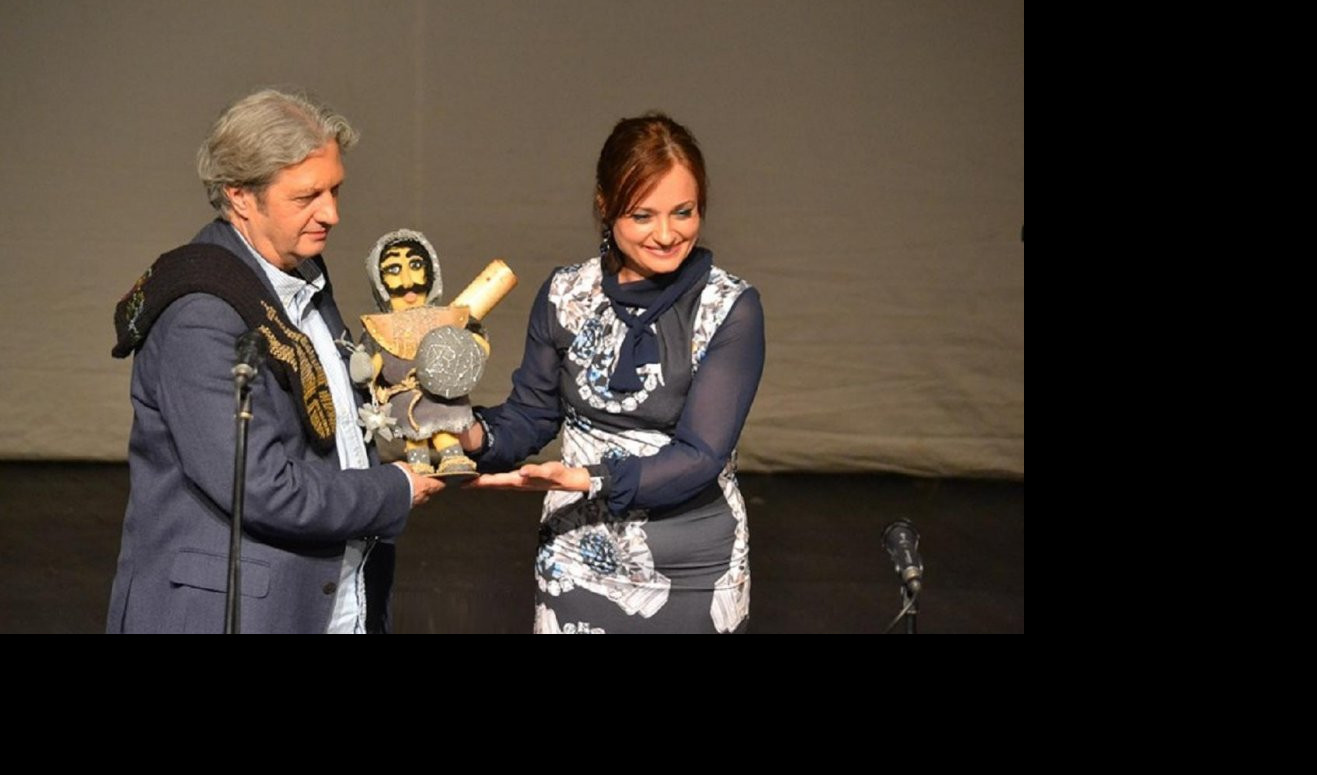 MILOMIR MARIĆ JE VITEZ OD ČARAPANIJE! Završen Međunarodni festivala humora i statire "Zlatna kaciga"