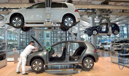 DRŽAVNE SUBVENCIJE ZA KUPOVINU AUTOMOBILA?! Nemački auto-gigant ima rešenje za pad prodaje