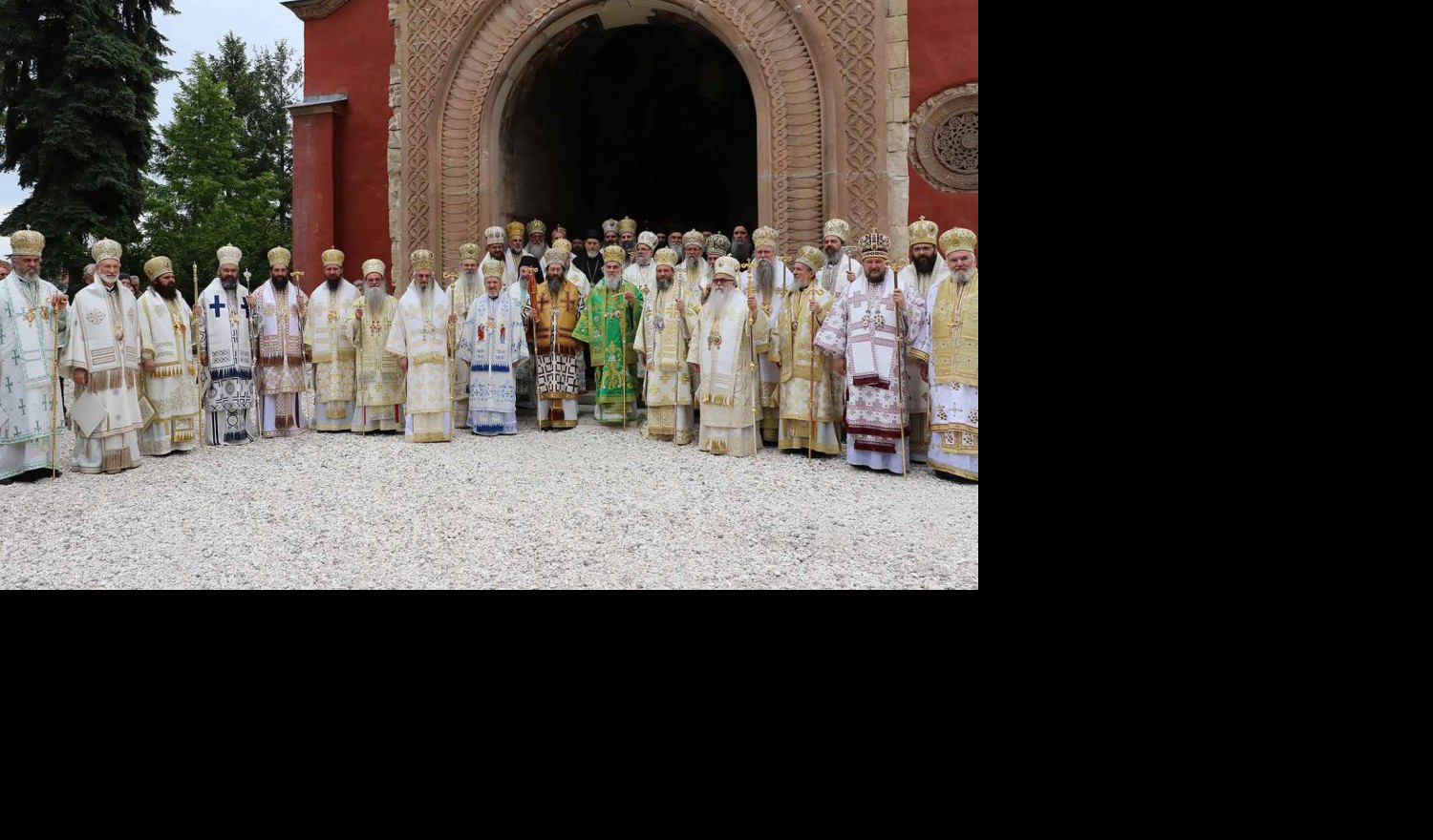 (FOTO) U MANASTIRU ŽIČA POČEO SABOR SPC! Kosmet i ukrajinska crkva glavne teme!