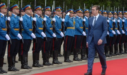 Vučić čestitao Dan Vojske Srbije: Snažna i spremna vojska predstavlja najjači stub jedne stabilne države