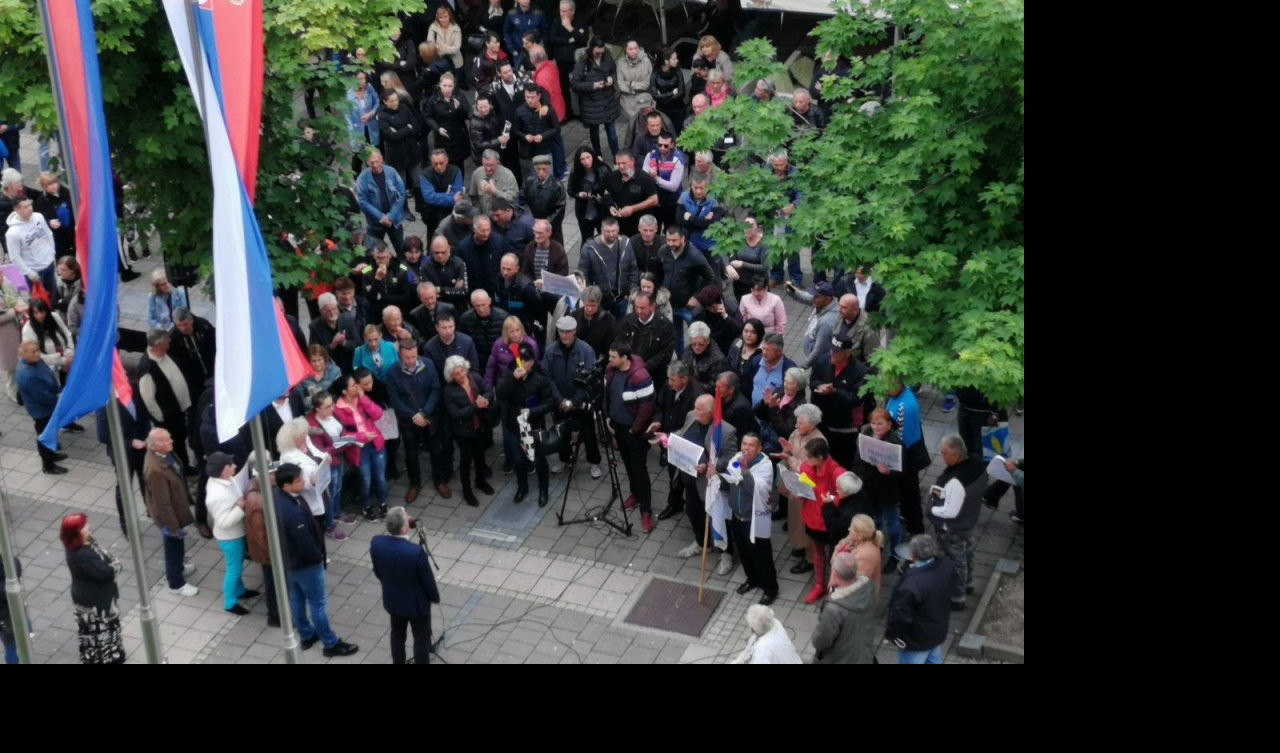 (VIDEO) DIGAO SE NAROD U ŠAPCU! Protesti protiv gradonačelnika Zelenovića i lokalnih moćnika!