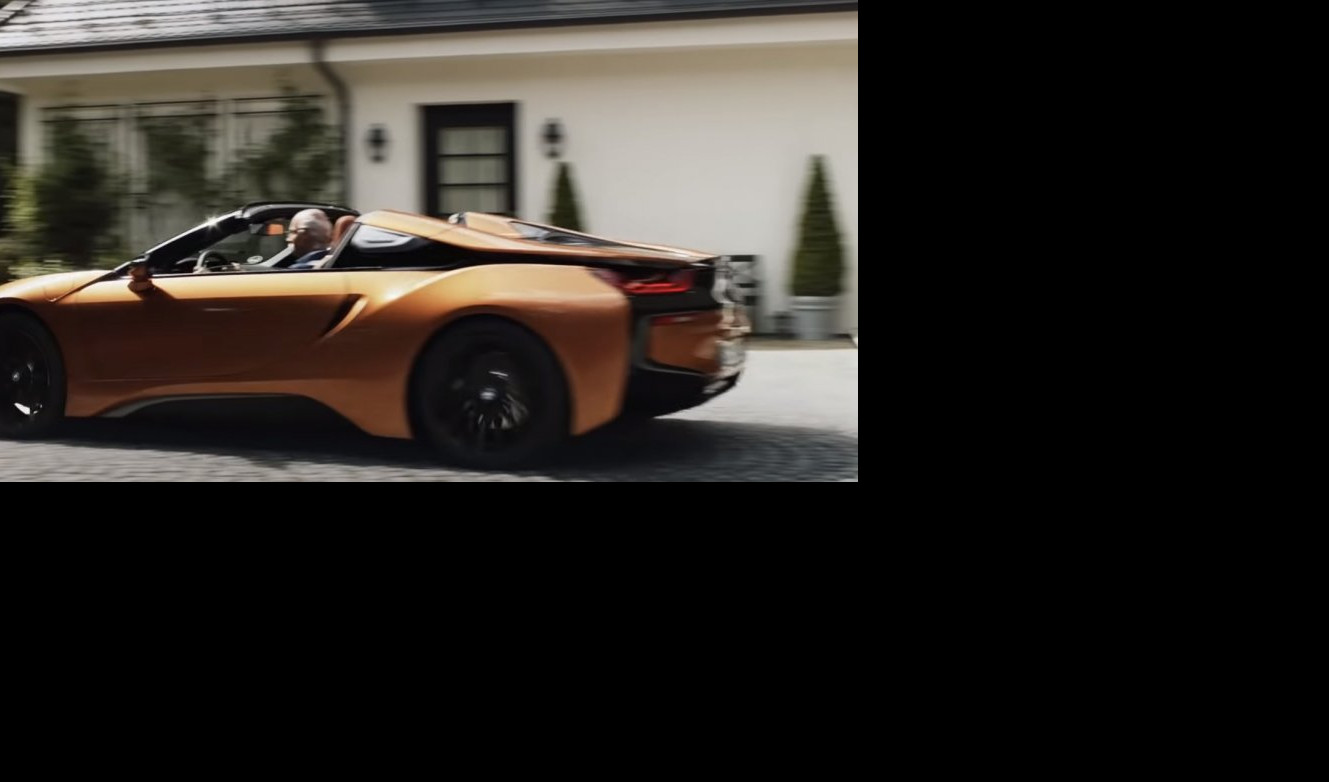 (VIDEO) NEVIĐENO ŠMEKERSKI POTEZ! Ovako je BMW ispratio u penziju direktora Mercedesa!