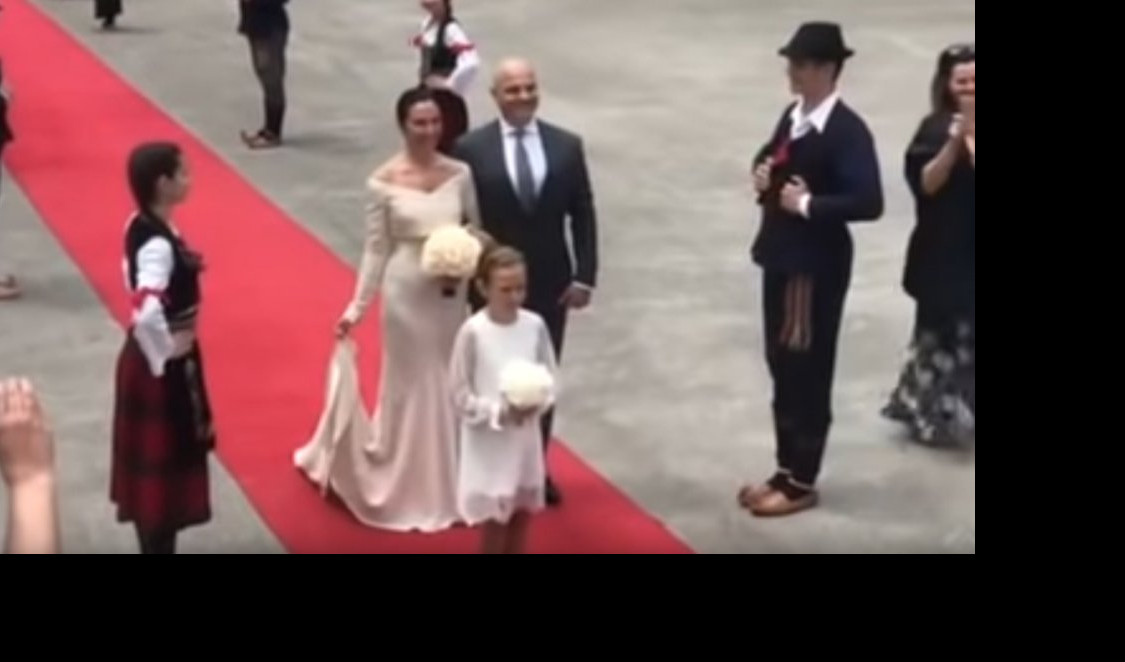 (VIDEO) KARAĐORĐEVIĆI OŽENILI JOŠ JEDNOG PRINCA! Venčali se princ Dušan i princeza Valerija na Oplencu