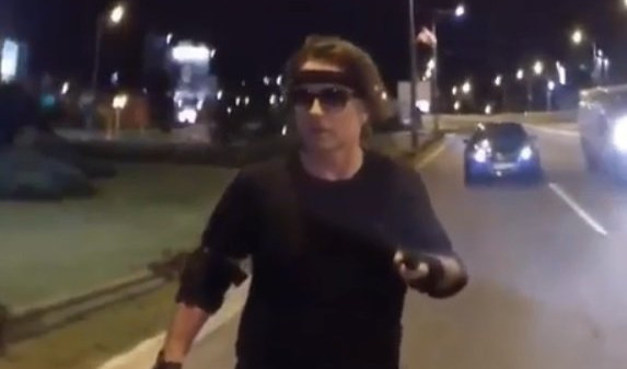 (VIDEO) 'DŽET LEG' SE NAJBOLJE LEČI VOŽNJOM! Šta je noćas Željko Mitrović vozio kroz ulicu Kneza Miloša?