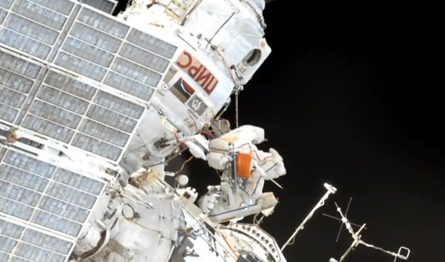 (VIDEO) PUTINU NI NEBO NIJE GRANICA! Gledajte šetnju ruskih kosmonauta kroz svemir!