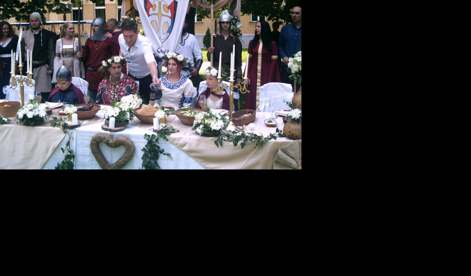 (FOTO) SPEKTAKL U KRUŠEVCU! Srednjevekovno venčanje u Lazarevom gradu!