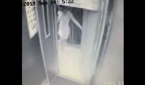 (VIDEO) HOROR NA NOVOM BEOGRADU! Devojka krenula da izađe iz lifta, on pomahnitao i nije se zaustavljao do 20. sprata!