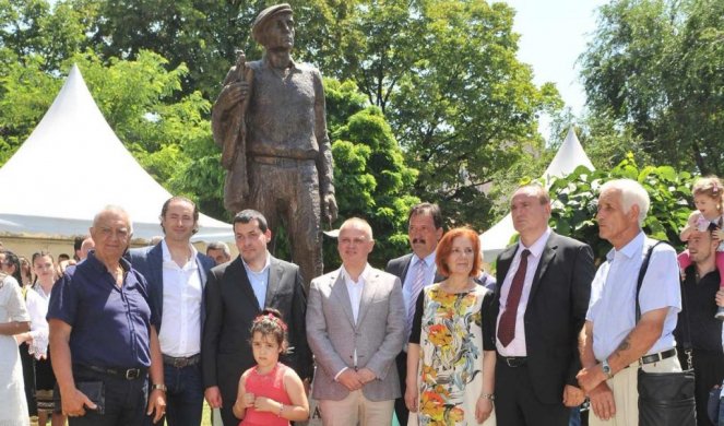 U ČUBURSKOM PARKU otkriven spomenik "Crnotravcu neimaru"