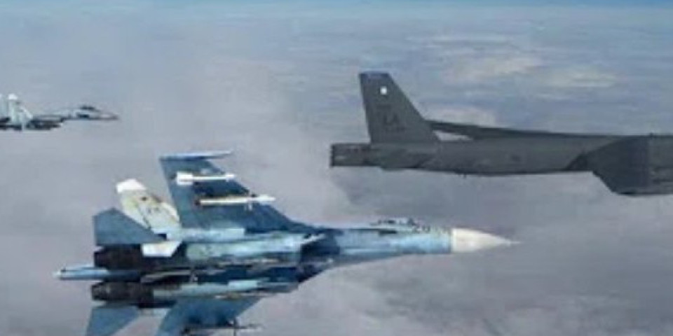AMERI KRENULI U ŠPIJUNAŽU, POKVAREN IM PAKLENI PLAN! Ruski Su-27 presreli bombardere iznad Baltika (VIDEO)